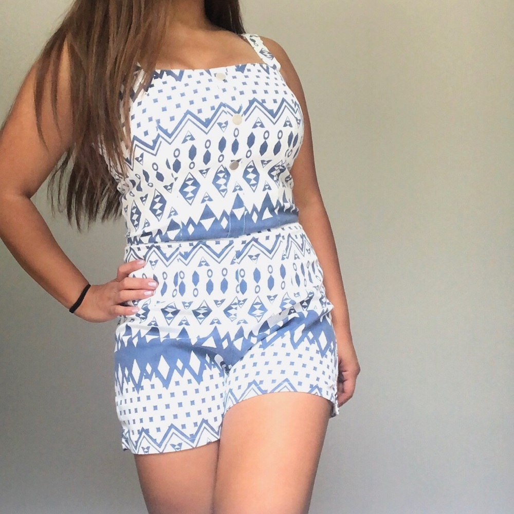 Charming Charlie Geometric Print Blue White Romper